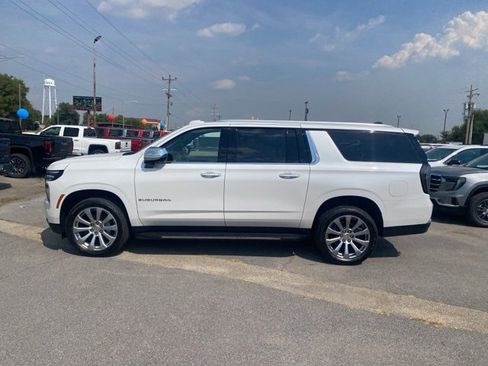 New 2025 Chevrolet Suburban Premier image 3