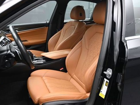 Used 2022 BMW 530i w/ M Sport Package RWD image 5