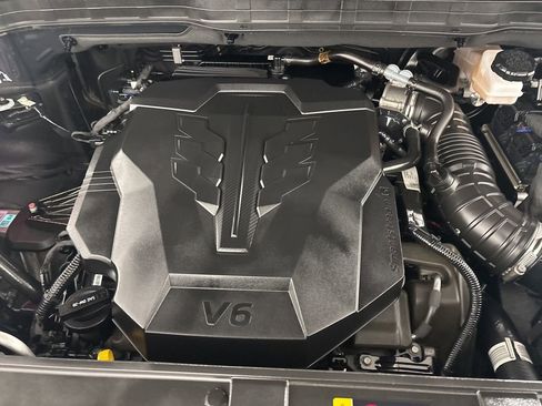 Used 2024 Kia Carnival EX image 31