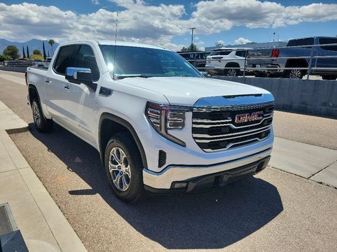 Used 2025 GMC Sierra 1500 SLT AWD/4WD image 9