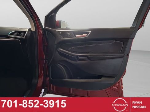 Used 2019 Ford Edge Titanium w/ Equipment Group 301A AWD/4WD image 37
