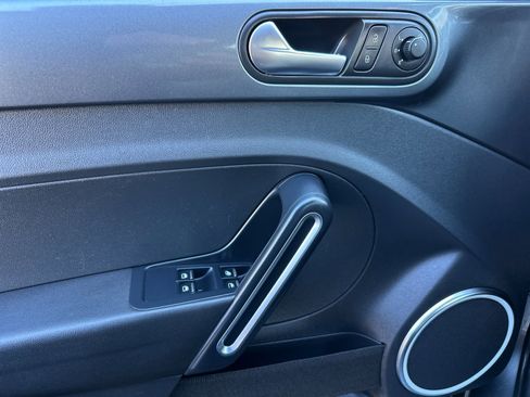 Used 2013 Volkswagen Beetle 2.5 image 11