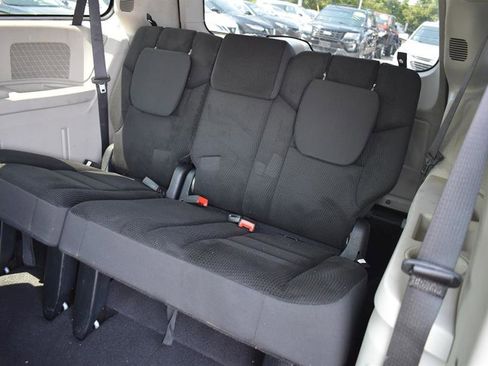 Used 2019 Dodge Grand Caravan SE w/ UConnect Hands-Free Group image 14