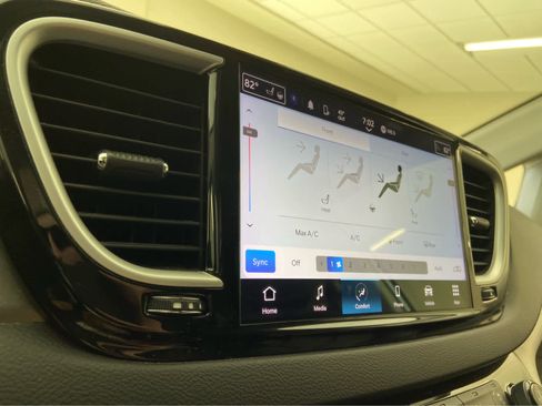 Used 2024 Chrysler Pacifica Touring-L FWD image 29