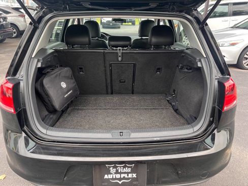 Used 2016 Volkswagen Golf SE image 17