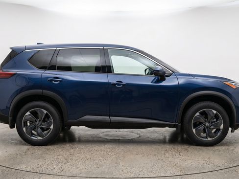 Used 2025 Nissan Rogue SV AWD/4WD image 11