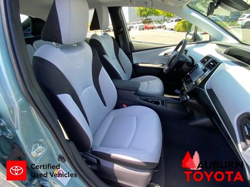Certified 2022 Toyota Prius L Eco FWD image 15