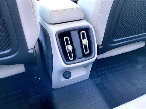 Used 2023 Volvo XC40 B4 Plus w/ Protection Package Premier image 31