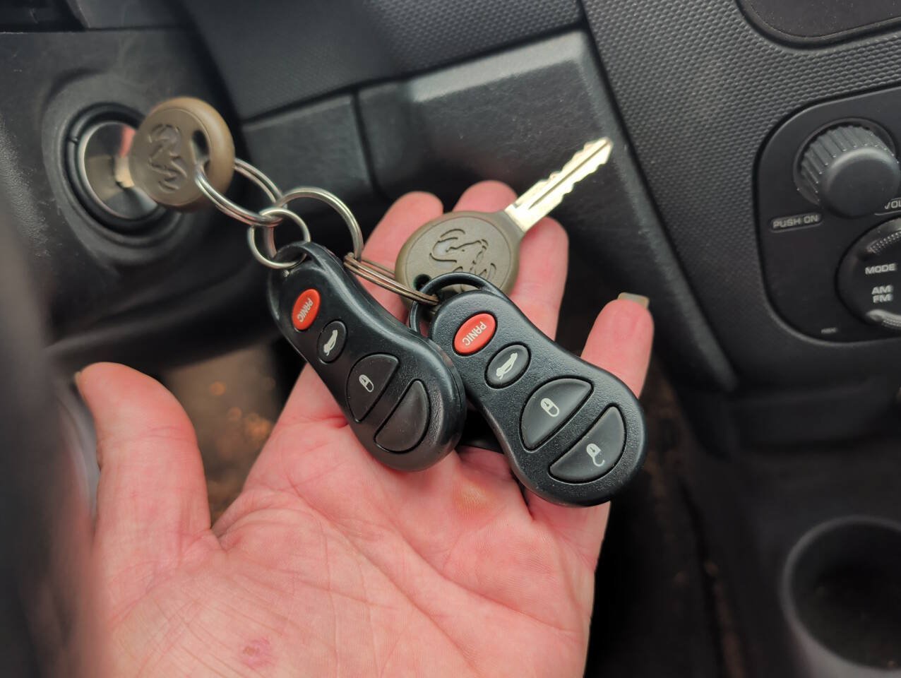 Used 2005 Dodge Stratus SXT FWD image 44
