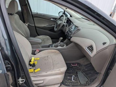 Used 2018 Chevrolet Cruze LT w/ Convenience Package image 17