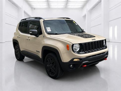 Used 2017 Jeep Renegade Trailhawk AWD/4WD image 2