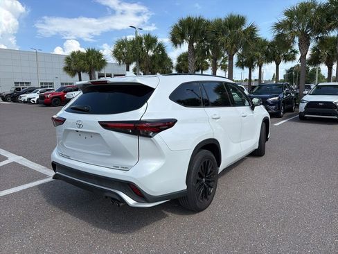 Used 2025 Toyota Highlander XSE AWD/4WD image 3