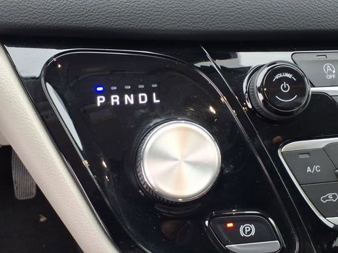 Used 2023 Chrysler Voyager LX image 20