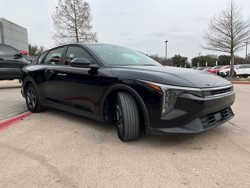 Used 2025 Kia K4 LXS image 4