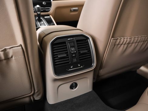 Certified 2026 Porsche Macan AWD/4WD image 33