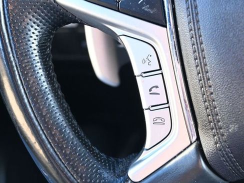 Used 2022 Mitsubishi Outlander 4WD Plug-In Hybrid image 33