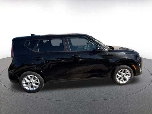 Used 2025 Kia Soul LX w/ LX Technology Package FWD image 16