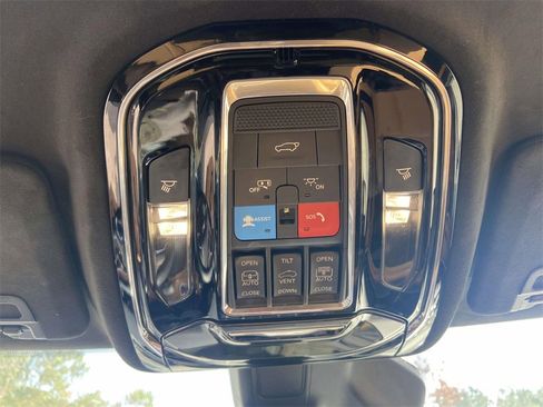 Used 2023 Jeep Grand Cherokee Summit image 20