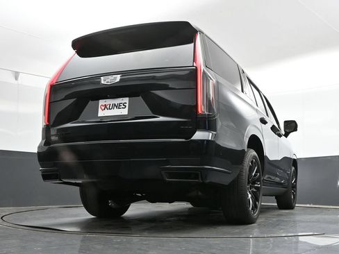 Used 2022 Cadillac Escalade Sport w/ Touring Package AWD/4WD image 41