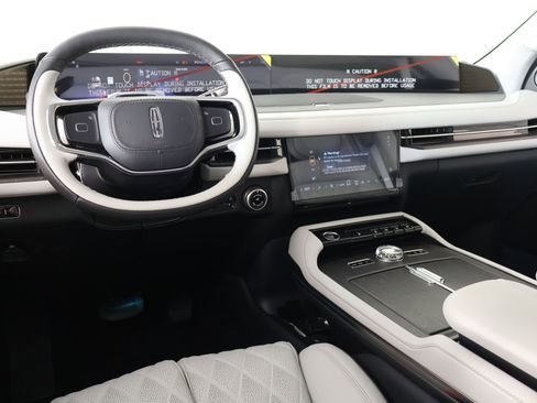 New 2026 Lincoln Navigator Black Label AWD/4WD image 2