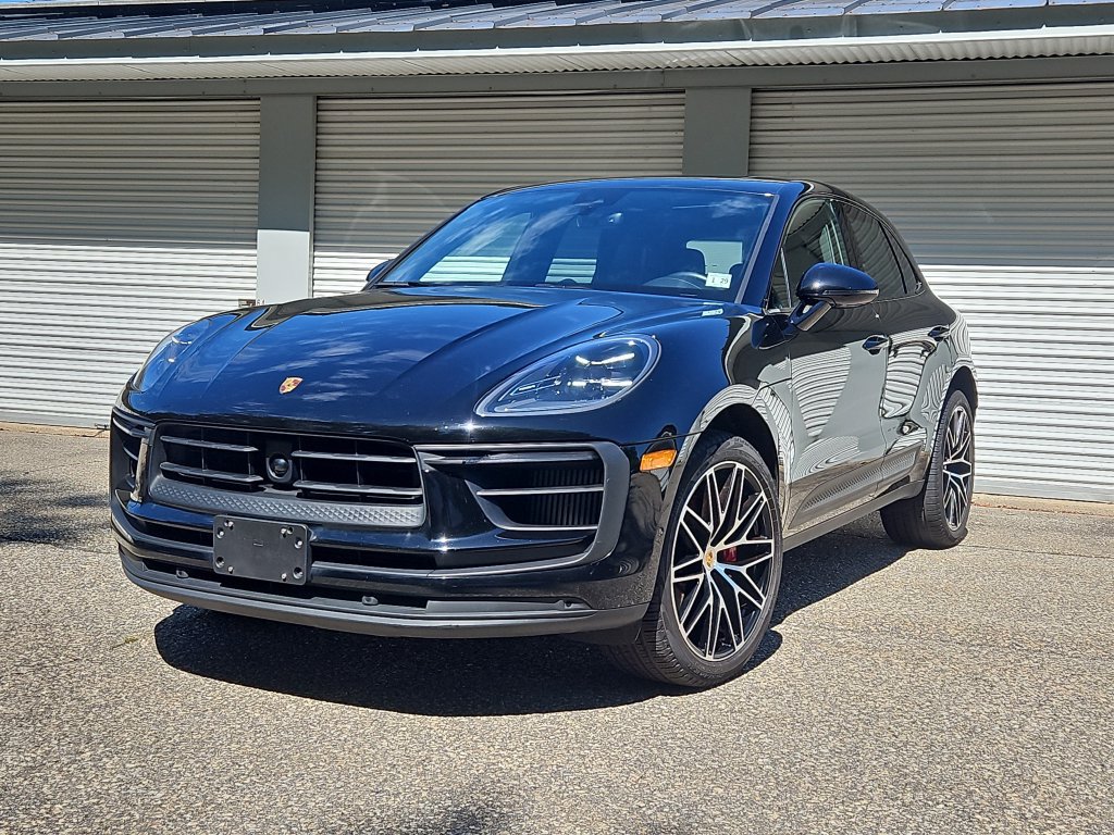 Certified 2024 Porsche Macan S AWD/4WD image 1