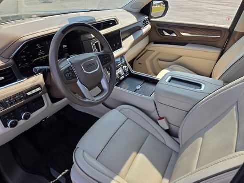 Used 2024 GMC Yukon XL Denali w/ Advanced Technology Package AWD/4WD image 18