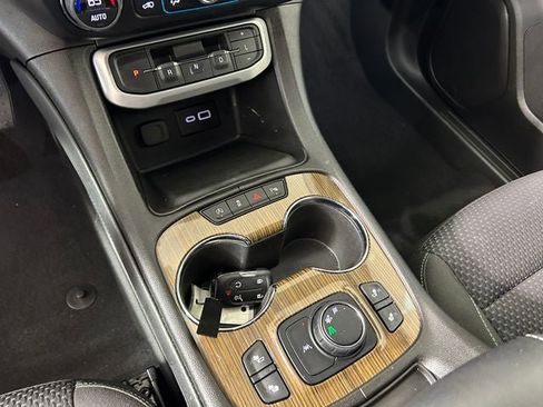 Used 2023 GMC Acadia SLE w/ Driver Convenience Package FWD image 20