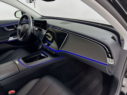 Used 2025 Mercedes-Benz E 350 4MATIC Sedan image 32