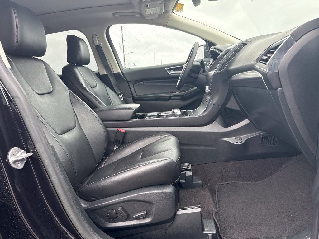 Used 2020 Ford Edge Titanium FWD image 10