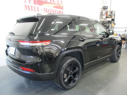 Used 2022 Jeep Grand Cherokee Altitude image 7