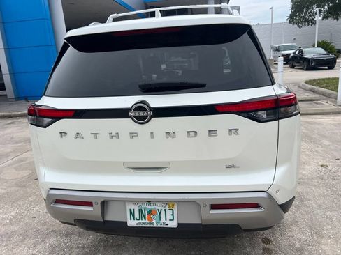 Used 2023 Nissan Pathfinder SL w/ SL Premium Package FWD image 5