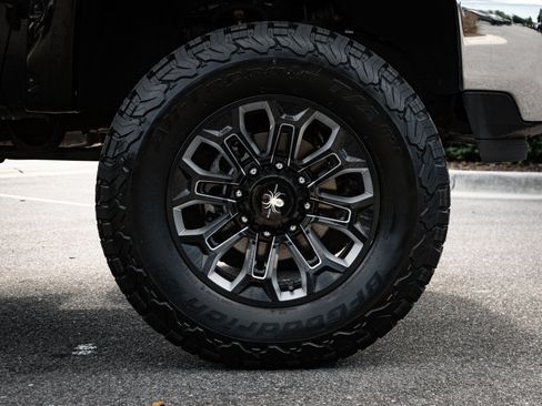 Used 2020 Chevrolet Silverado 2500 LTZ w/ LTZ Premium Package image 13