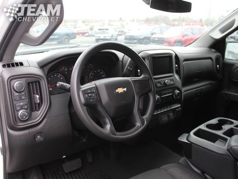 Used 2024 Chevrolet Silverado 1500 Custom image 12