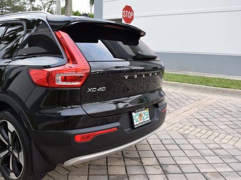 Used 2020 Volvo XC40 T5 Momentum w/ Protection Package Premier image 18