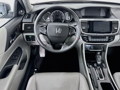 Certified 2017 Honda Accord EX-L image 23