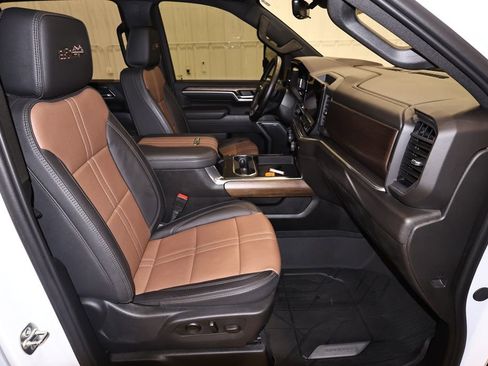 Used 2025 Chevrolet Silverado 2500 High Country w/ High Country Premium Package image 19