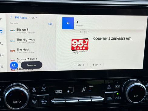 Used 2023 Toyota Highlander Limited image 21