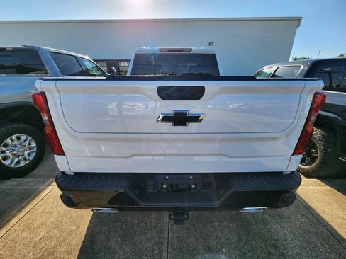Used 2023 Chevrolet Silverado 1500 LT Trail Boss w/ LPO, Dark Essentials Package AWD/4WD image 5