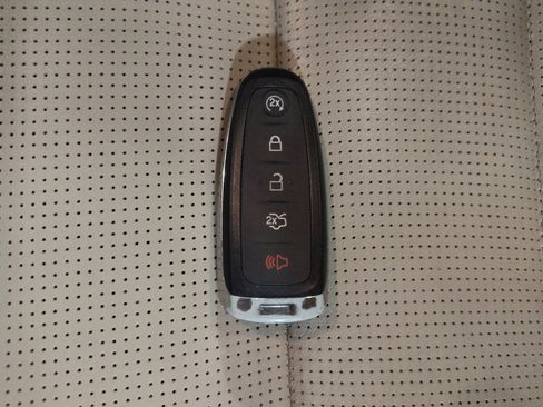 Used 2019 Ford Taurus Limited FWD image 32