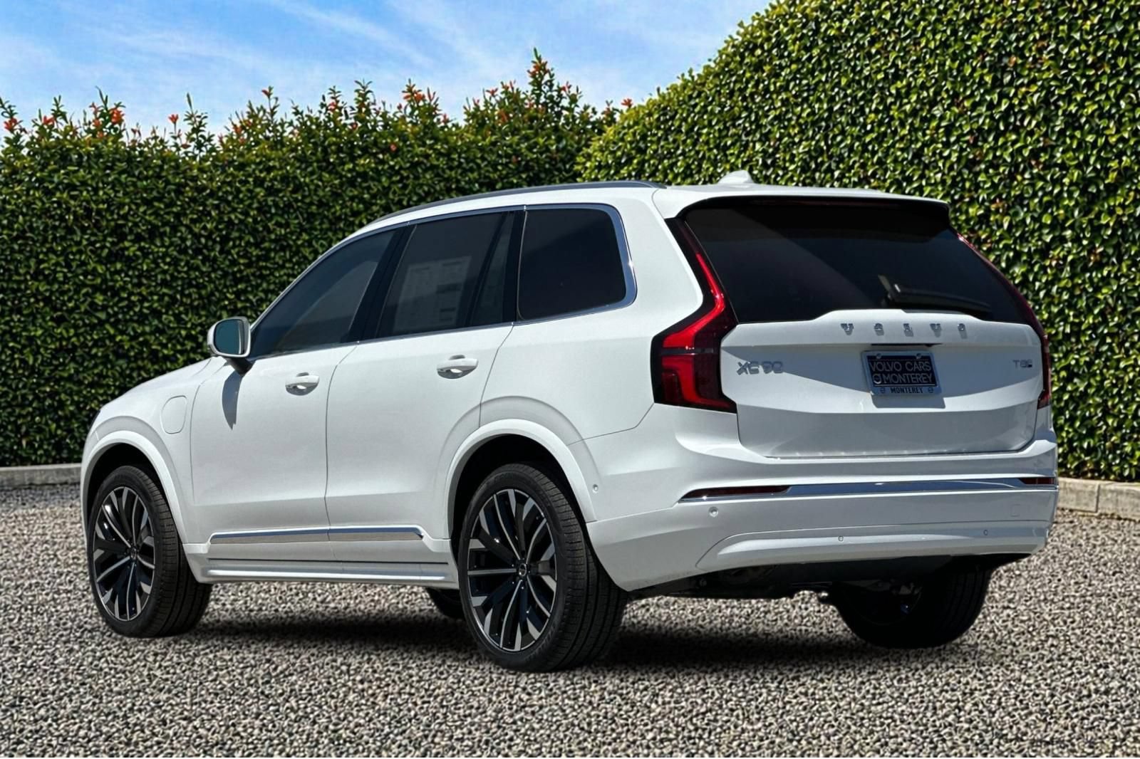 New 2026 Volvo XC90 T8 Plus w/ Protection Package Premier AWD/4WD image 4