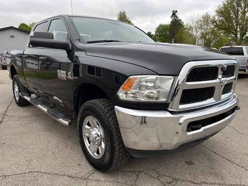 Used 2018 RAM 2500 Tradesman w/ Chrome Appearance Group AWD/4WD image 4