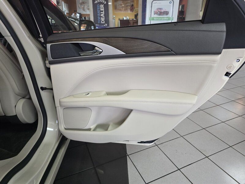 Used 2018 Lincoln MKZ Select w/ Select Plus Package AWD/4WD image 16