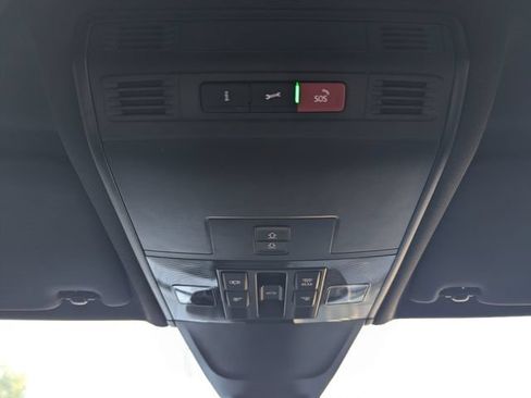 Used 2023 Volkswagen Tiguan SE R-Line FWD image 19