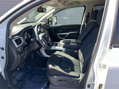 Used 2017 Nissan Titan SV image 27