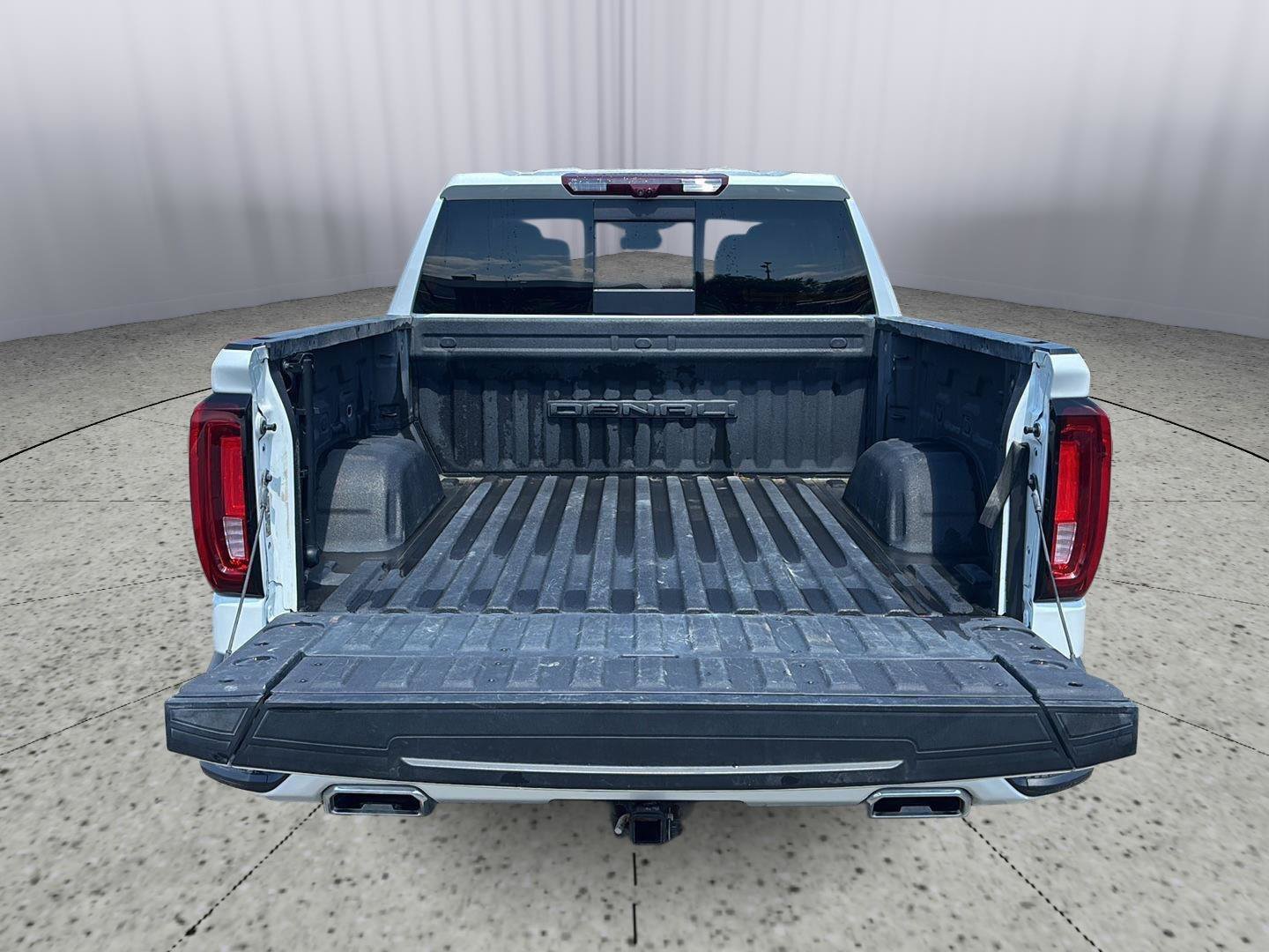 Used 2022 GMC Sierra 1500 Denali w/ Technology Package AWD/4WD image 5