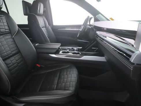 Used 2026 Cadillac Escalade V w/ LPO, ONYX Package AWD/4WD image 35