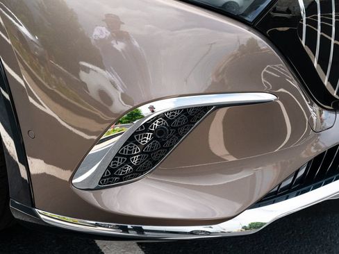 Used 2024 Mercedes-Benz Maybach EQS 680 4MATIC image 10