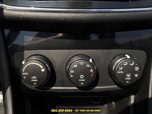 Used 2012 Chrysler 200 Touring FWD image 18