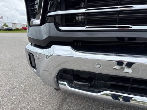 Used 2025 Chevrolet Silverado 2500 LTZ w/ LTZ Plus Package image 5