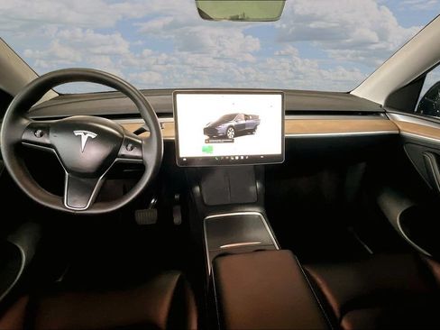 Used 2024 Tesla Model Y Long Range AWD/4WD image 7
